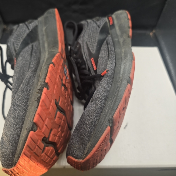 Brooks‎ Black and Red Athletic Shoes main image 6
